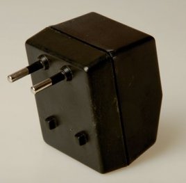 <p>CAJA NEGRA CON TERMINALES 62  220/110</p>