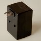 <p>CAJA FUENTE 90 NEGRA CON PATAS</p>